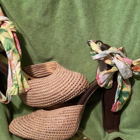 🌼  Zinc CHUNKY YELLOW Floral STILETTO Sandals Sexy Straw RAFFIA wedge Sz 9 EPLC - Picture 4 of 16